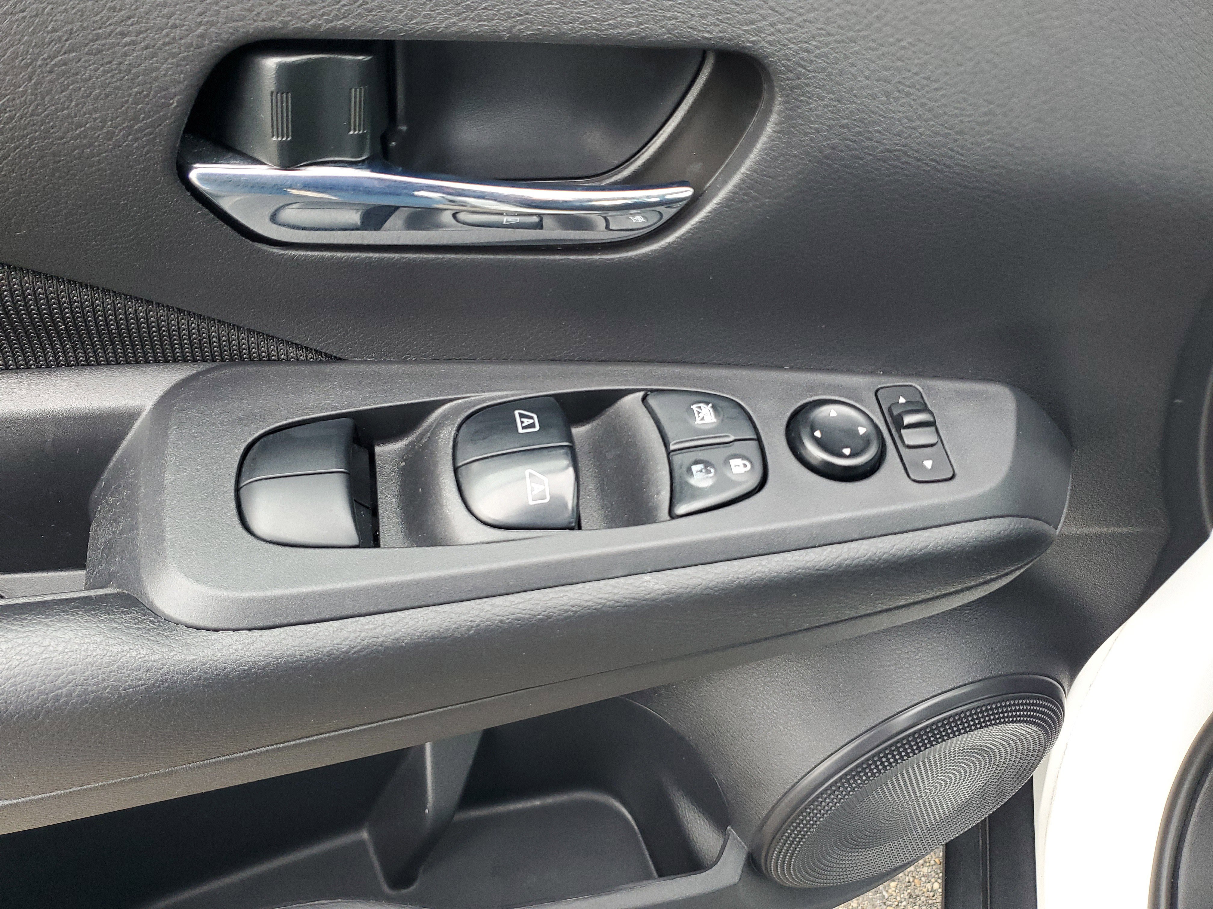 Used 2023 Nissan Kicks SV image 27