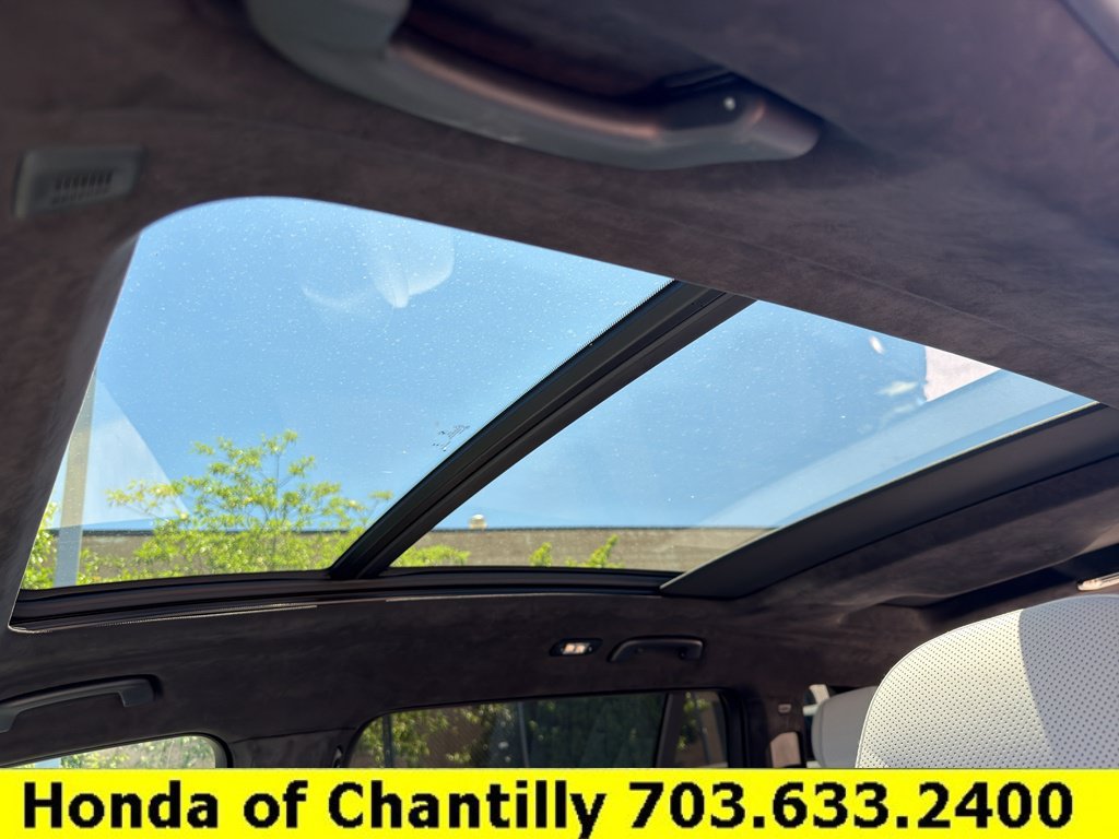 Used 2023 BMW X7 xDrive40i w/ M Sport Package AWD/4WD image 19