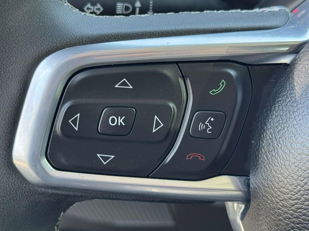 Used 2025 Jeep Wrangler Unlimited Sahara AWD/4WD image 19
