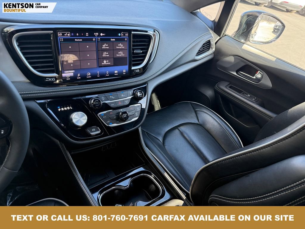 Used 2025 Chrysler Pacifica Limited image 22