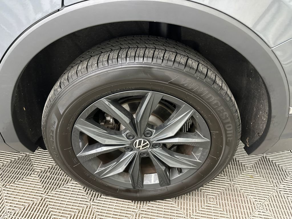 Used 2024 Volkswagen Tiguan SE image 21