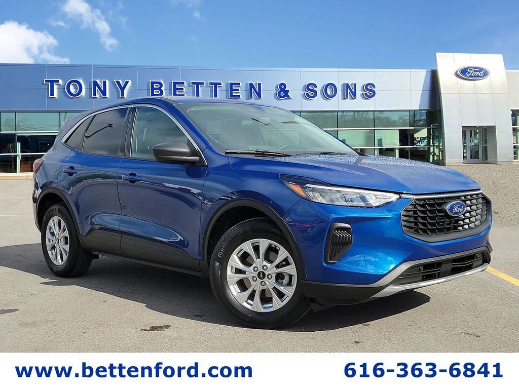 Used 2023 Ford Escape Active w/ Tech Pack #1 AWD/4WD image 1