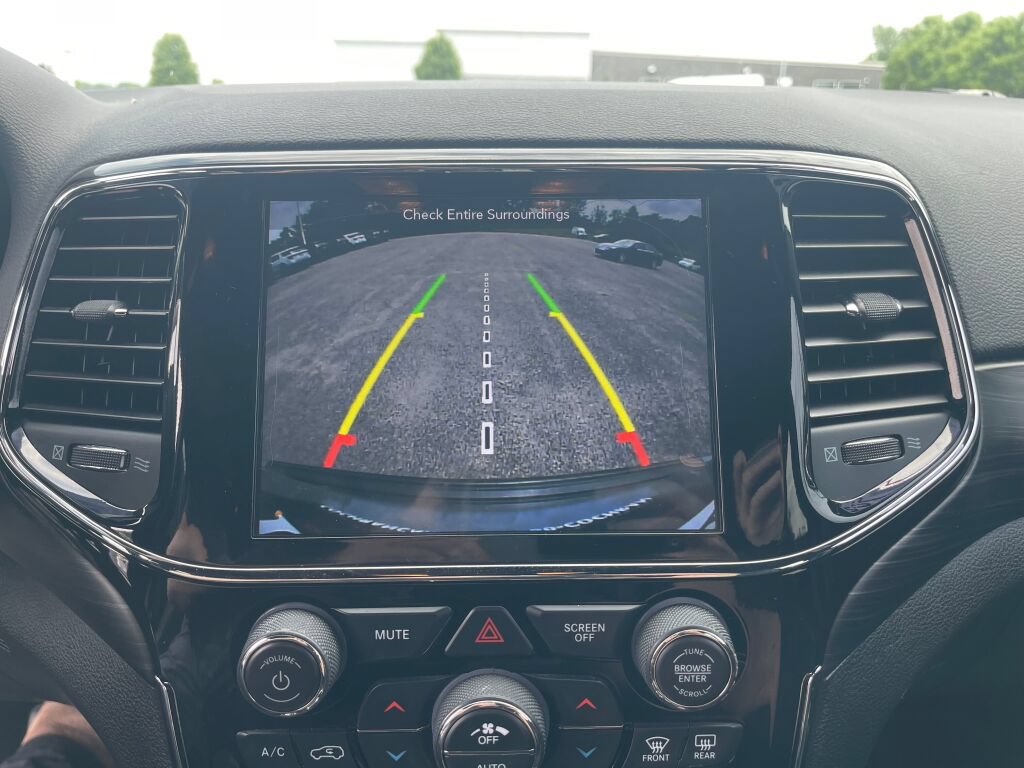 Used 2019 Jeep Grand Cherokee Altitude AWD/4WD image 15