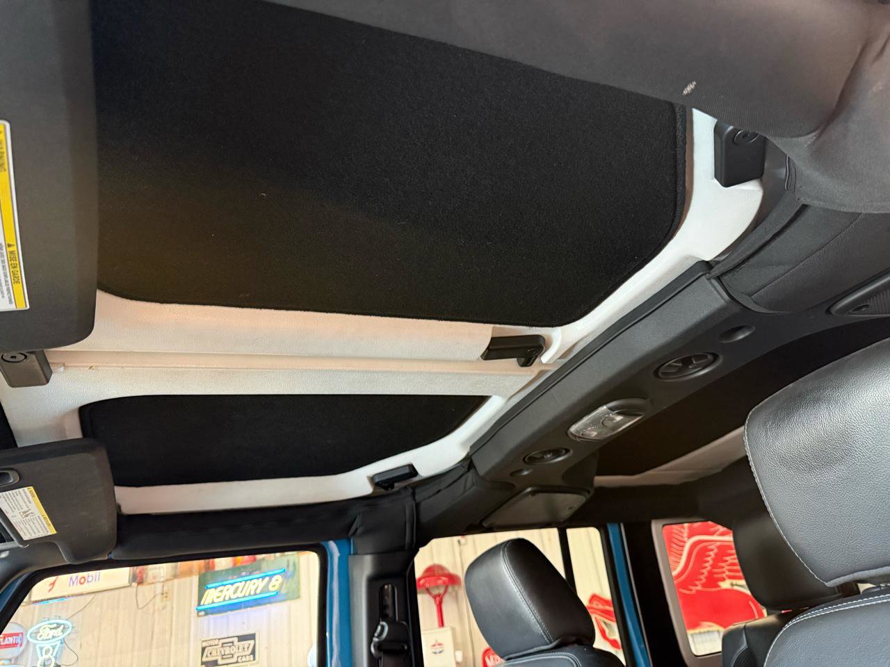 Used 2017 Jeep Wrangler Unlimited Sahara AWD/4WD image 17