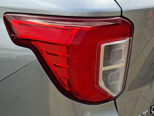 Used 2022 Ford Explorer XLT w/ Equipment Group 202A AWD/4WD image 10