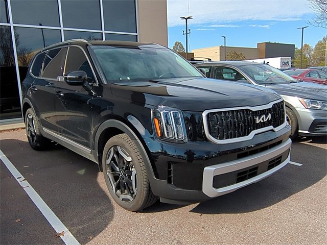 Used 2025 Kia Telluride EX w/ EX Captain's Chair Package image 5