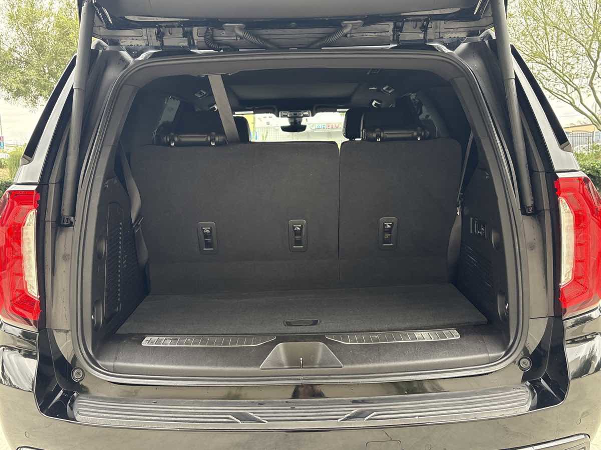 Used 2021 GMC Yukon Denali w/ Denali Premium Package image 10