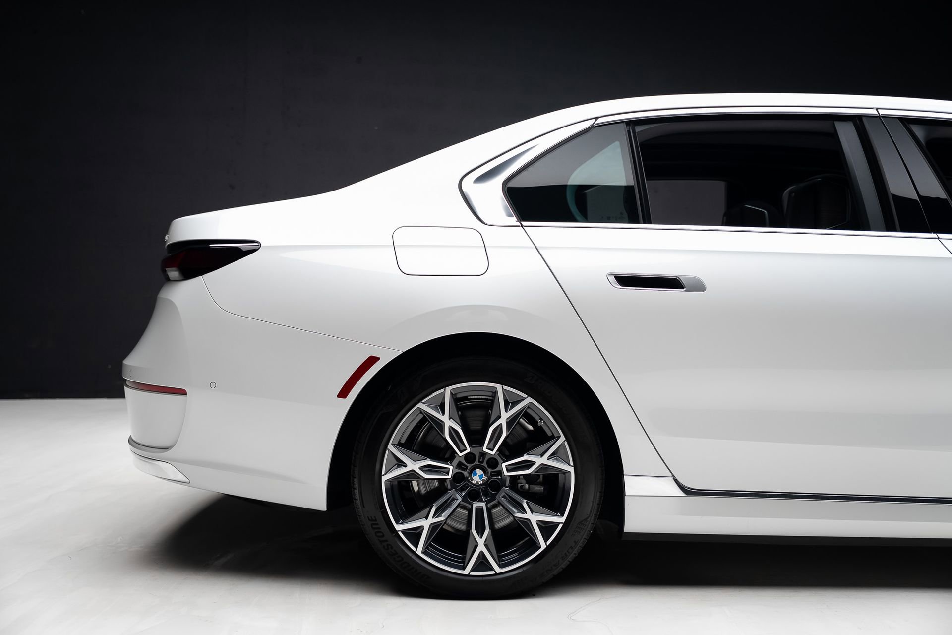 Used 2023 BMW i7 xDrive60 AWD/4WD image 36