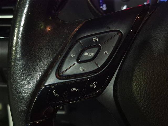 Used 2020 Toyota C-HR XLE FWD image 13