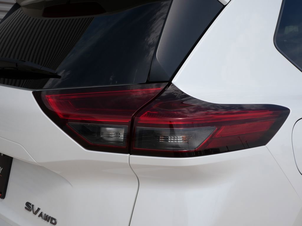 Used 2024 Nissan Rogue SV AWD/4WD image 9