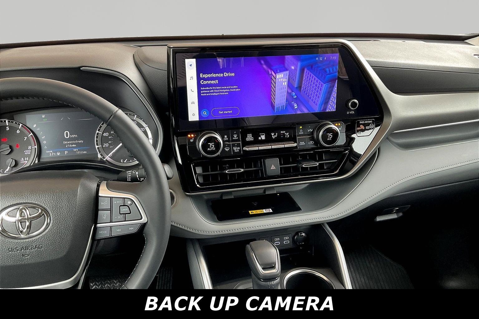 Used 2025 Toyota Highlander XLE image 10