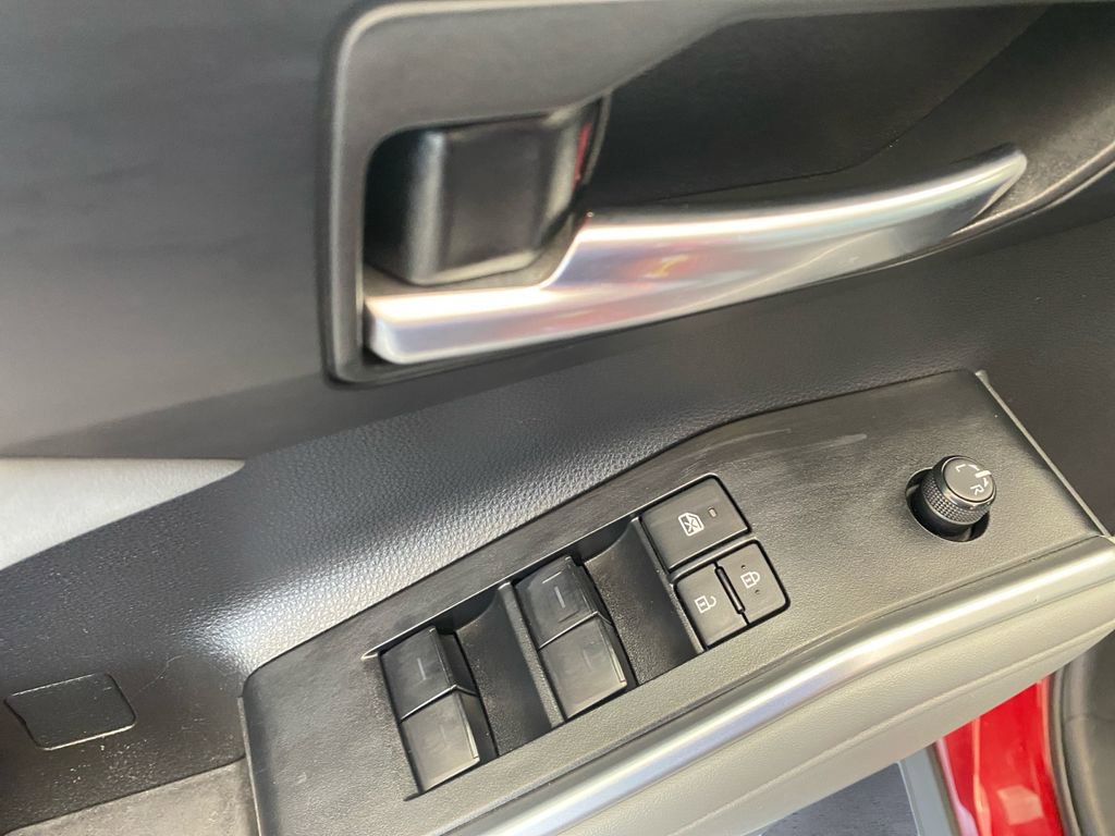 Used 2023 Toyota Highlander XLE image 12