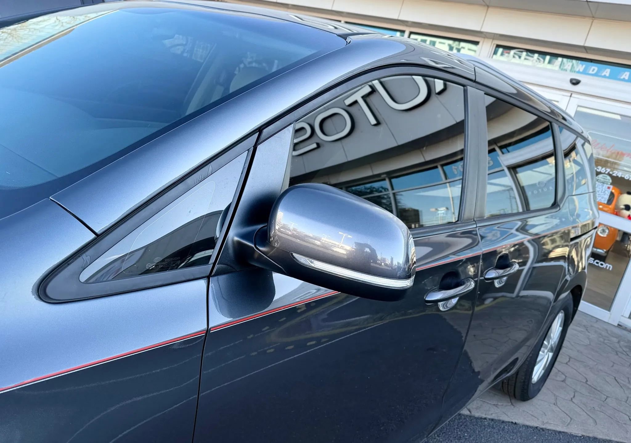 Used 2015 Kia Sedona LX w/ LX Convenience Package image 44