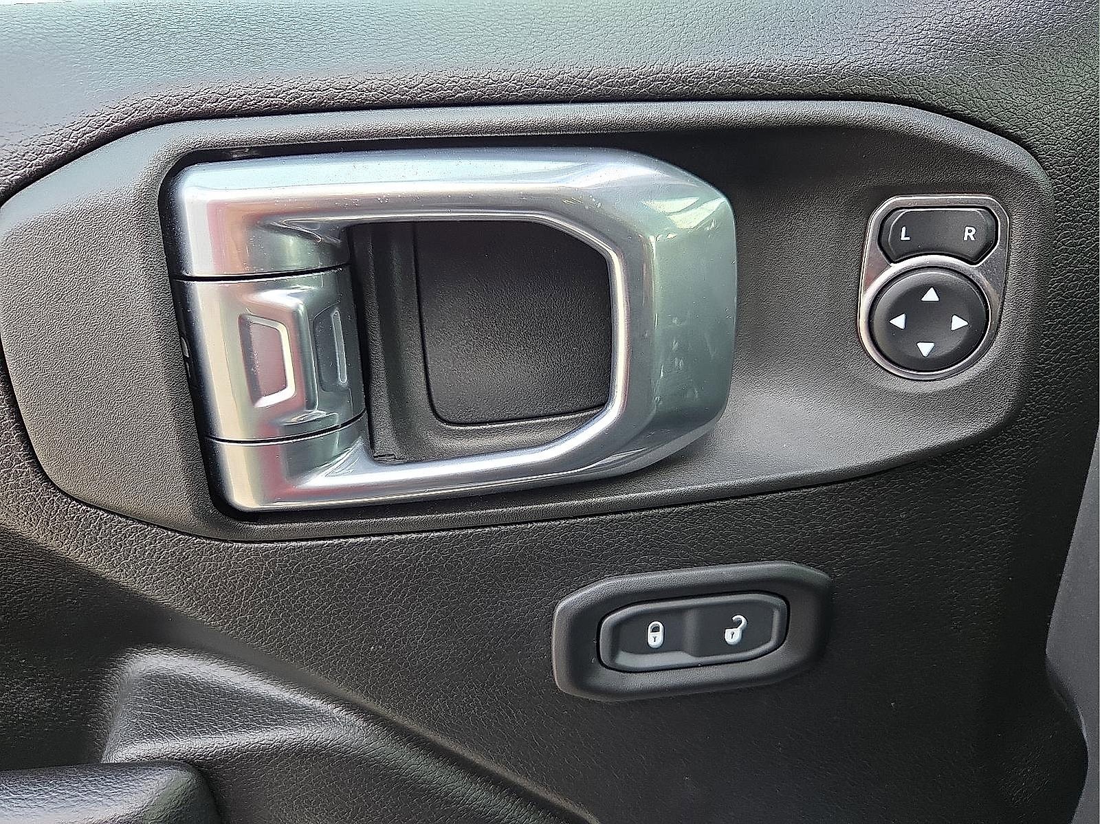 Used 2021 Jeep Wrangler Unlimited Sport image 13