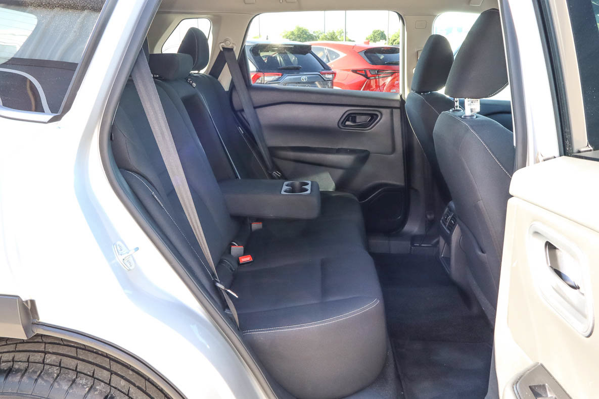 Used 2024 Nissan Rogue S FWD image 21