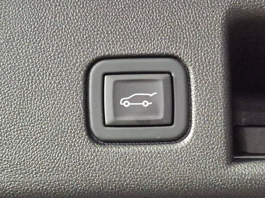 Certified 2023 Chevrolet Equinox RS w/ LPO, Floor Liner Package image 25