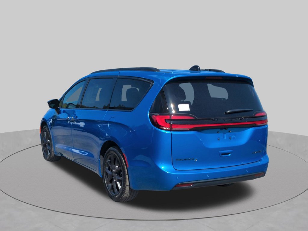 New 2027 Chrysler Pacifica Limited w/ Family Tech Group FWD image 7