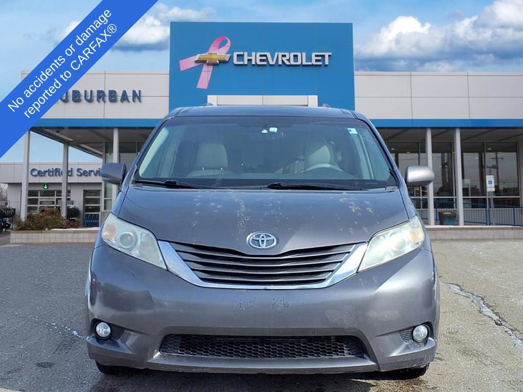 Used 2014 Toyota Sienna L image 2