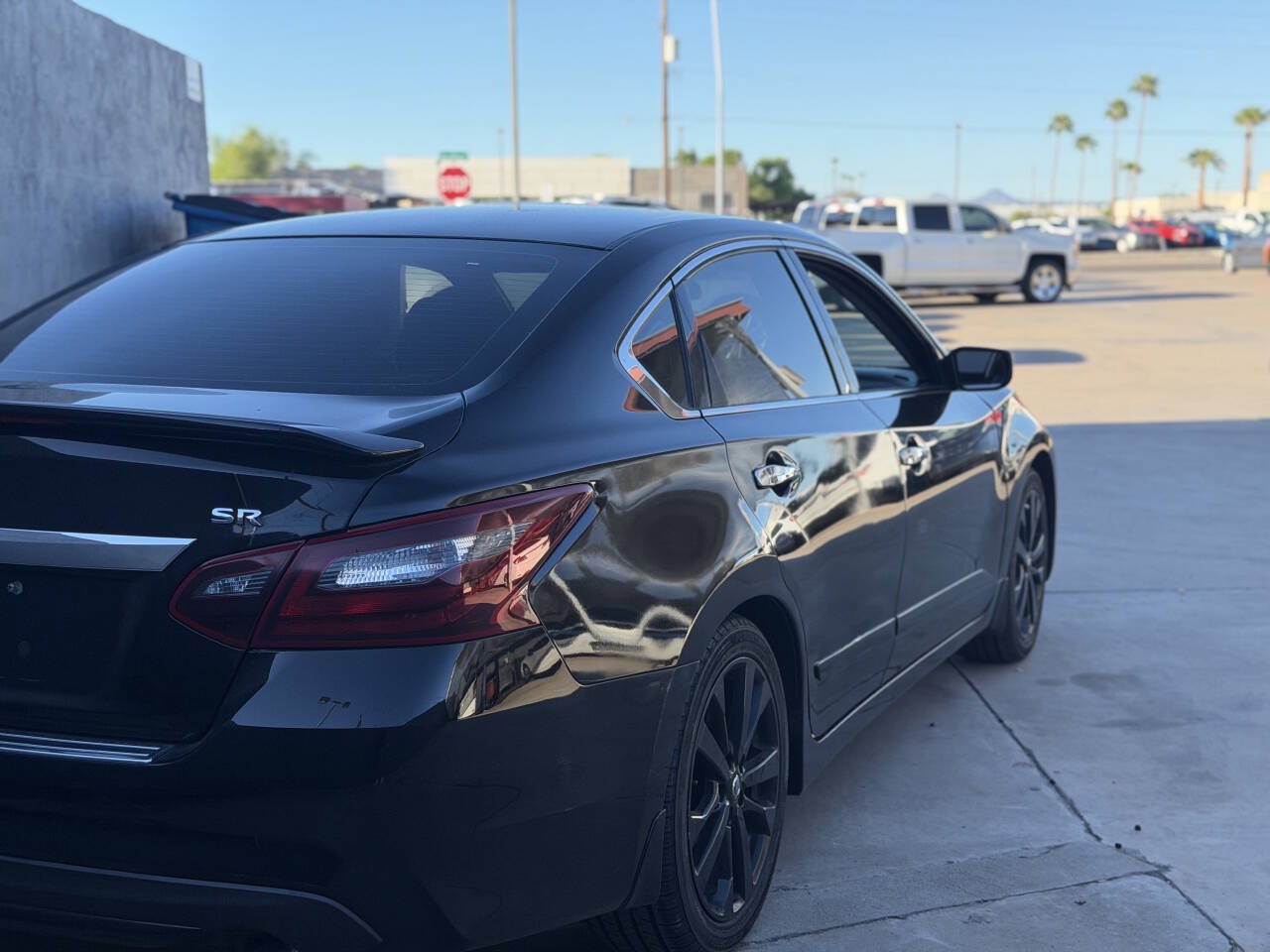 Used 2017 Nissan Altima 2.5 SR w/ Midnight Edition Package FWD image 6