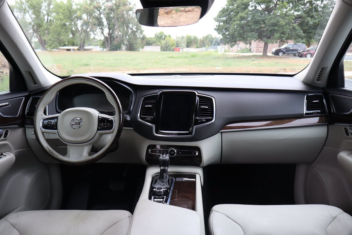 Used 2016 Volvo XC90 T6 Momentum w/ Momentum Plus Package AWD/4WD image 16