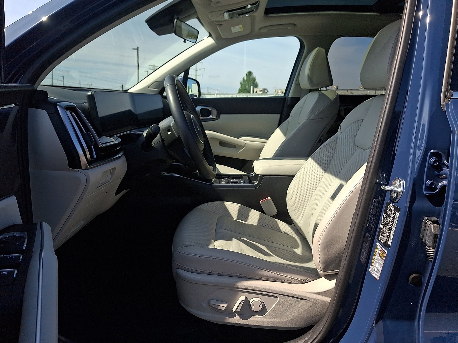 Used 2025 Kia Sorento S w/ Panoramic Sunroof Package AWD/4WD image 13