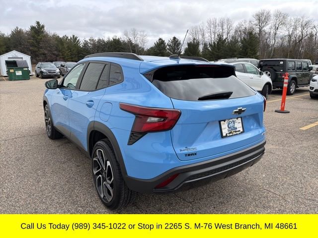 Used 2024 Chevrolet Trax RS w/ Sunroof Package image 8