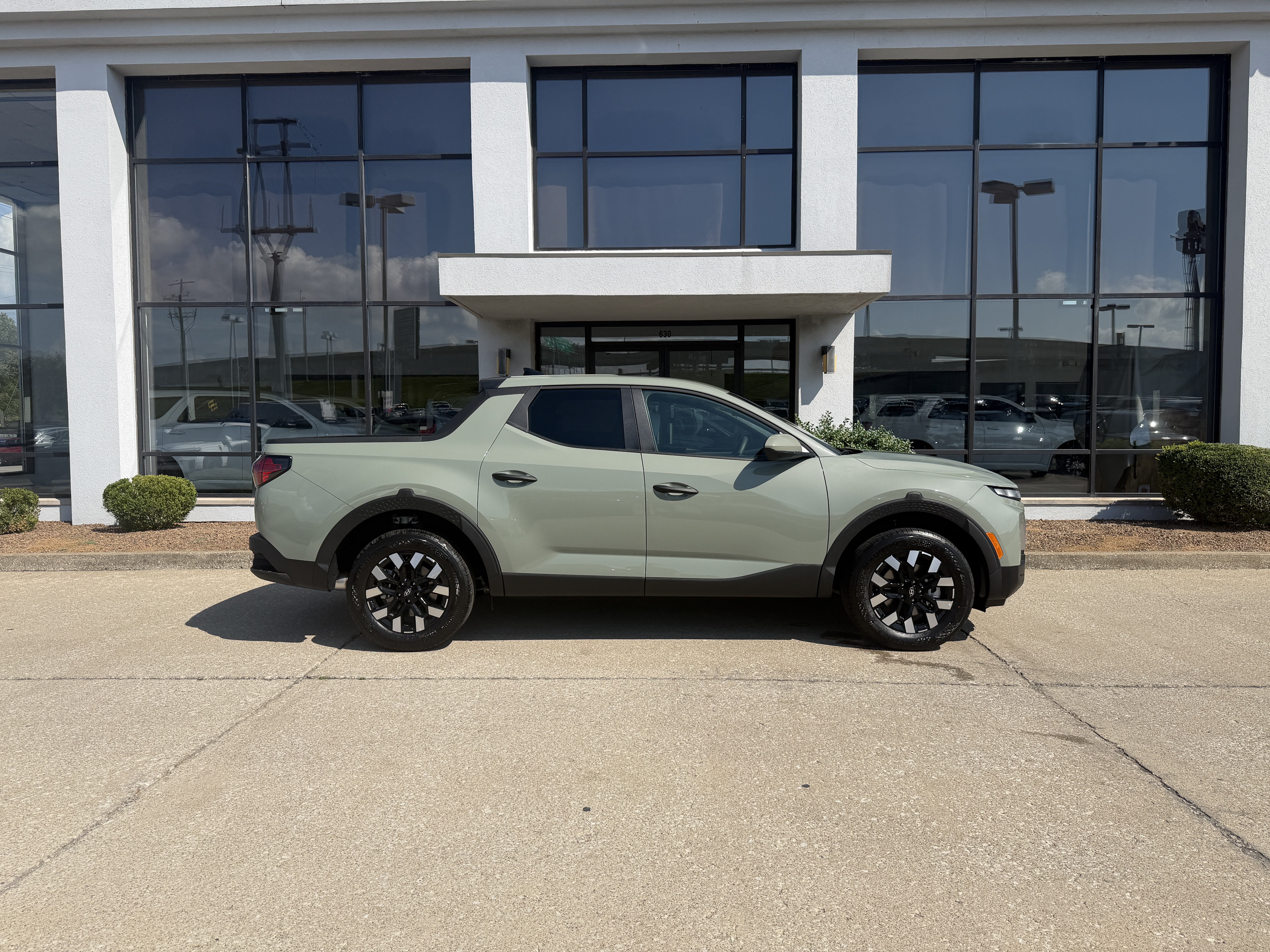 New 2027 Hyundai Santa Cruz SE AWD/4WD image 3