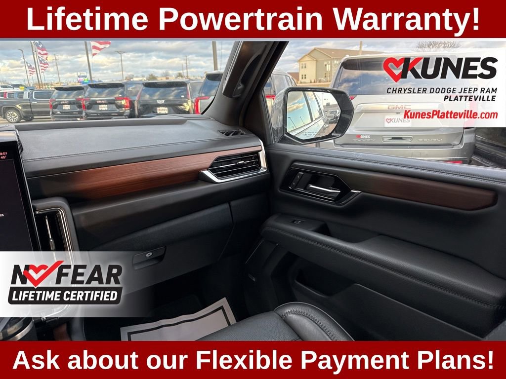 Used 2025 GMC Yukon XL Denali AWD/4WD image 29