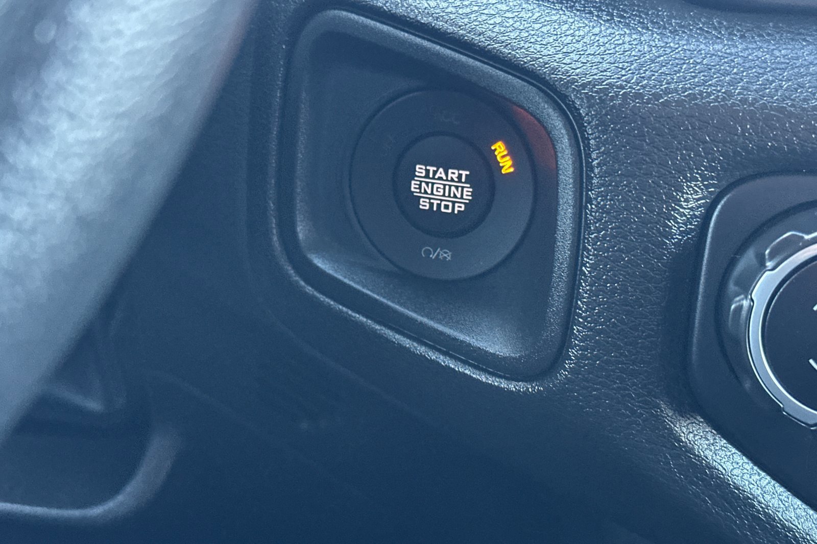 New 2025 Jeep Gladiator Nighthawk image 18