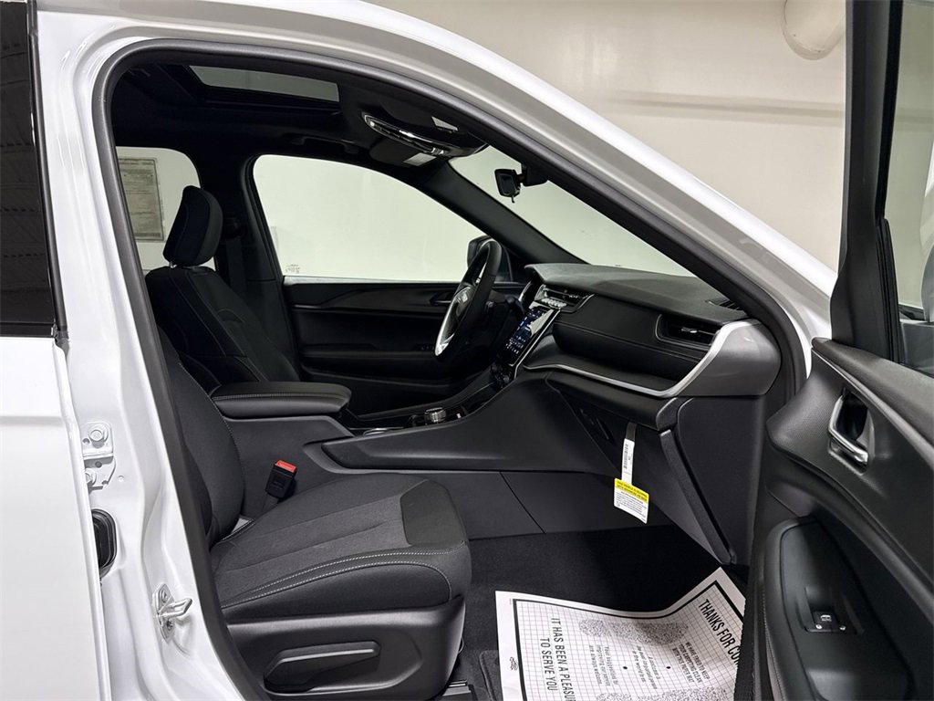 New 2025 Jeep Grand Cherokee L Laredo w/ Luxury Tech Group I image 22