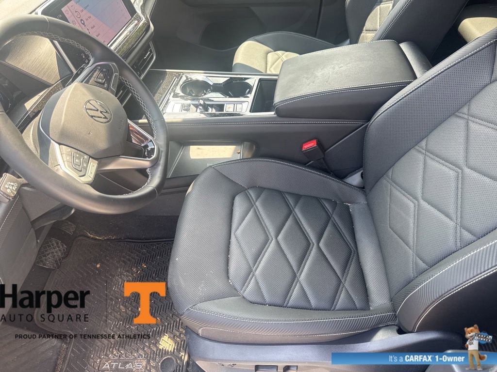Used 2025 Volkswagen Atlas Cross Sport SE w/ Panoramic Sunroof Package AWD/4WD image 13