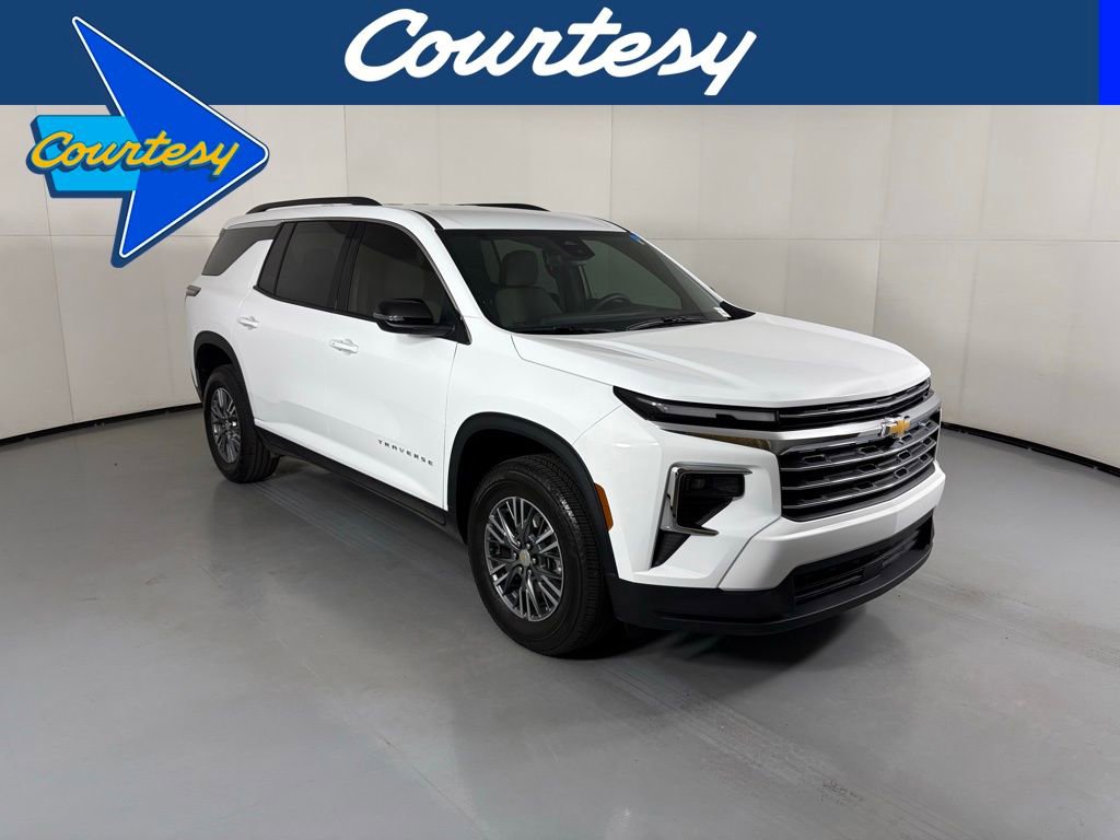 Used 2025 Chevrolet Traverse LT image 1