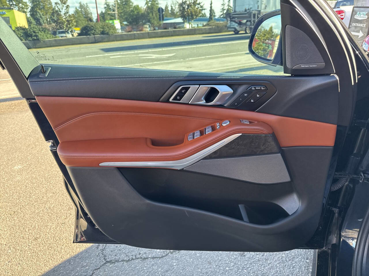 Used 2024 BMW X7 M60i w/ Executive Package image 43