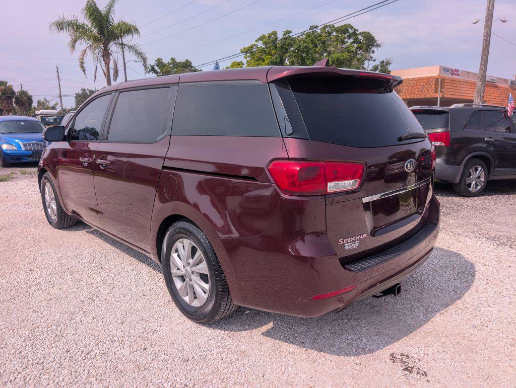 Used 2017 Kia Sedona LX FWD image 7