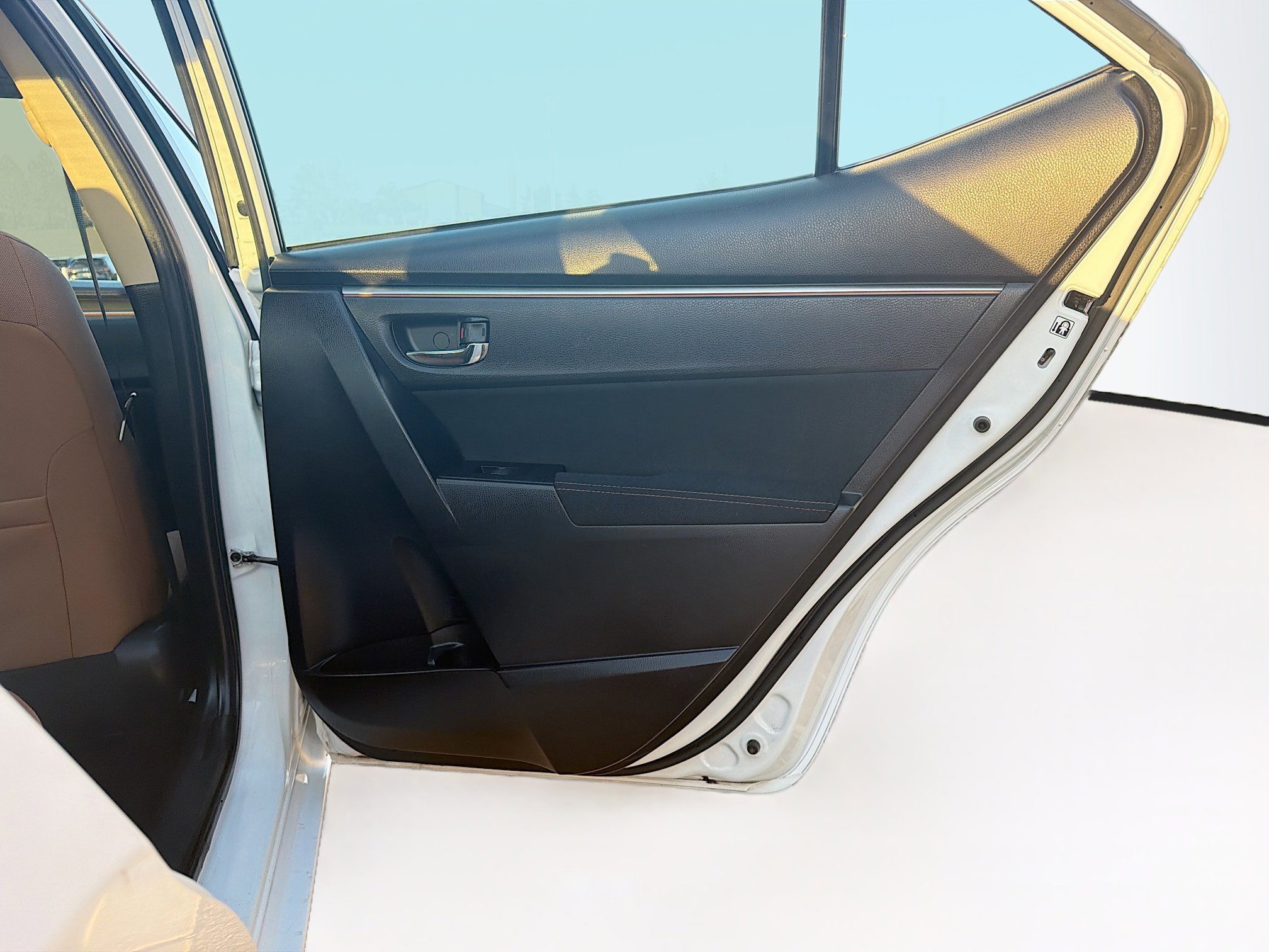 Used 2014 Toyota Corolla LE FWD image 27