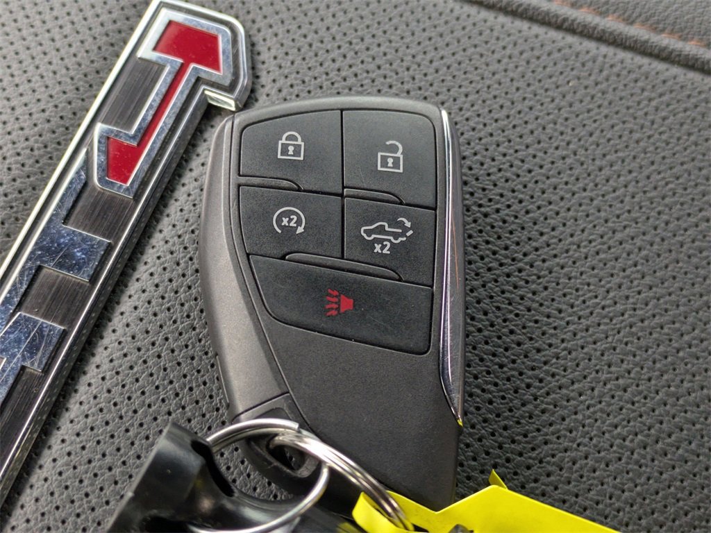 Used 2024 GMC Sierra 2500 AT4 image 35