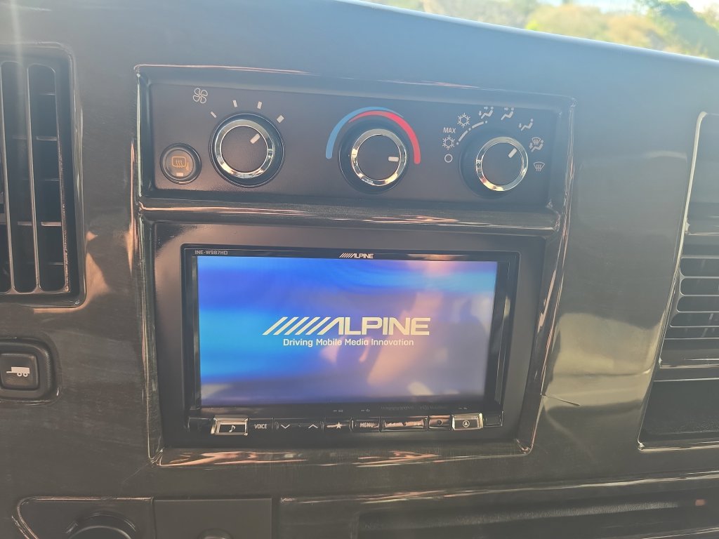 Used 2009 Chevrolet Express 1500 AWD w/ Preferred Equipment Group image 20