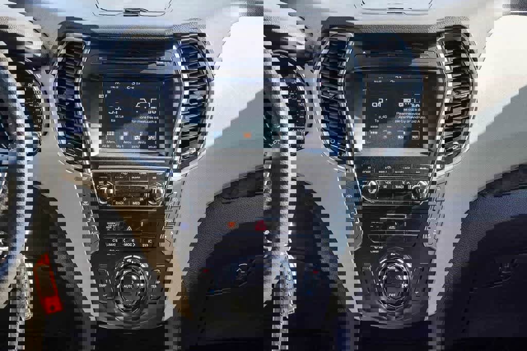 Used 2018 Hyundai Santa Fe SE image 12