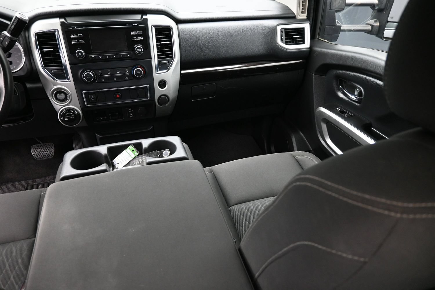 Used 2017 Nissan Titan SV AWD/4WD image 30