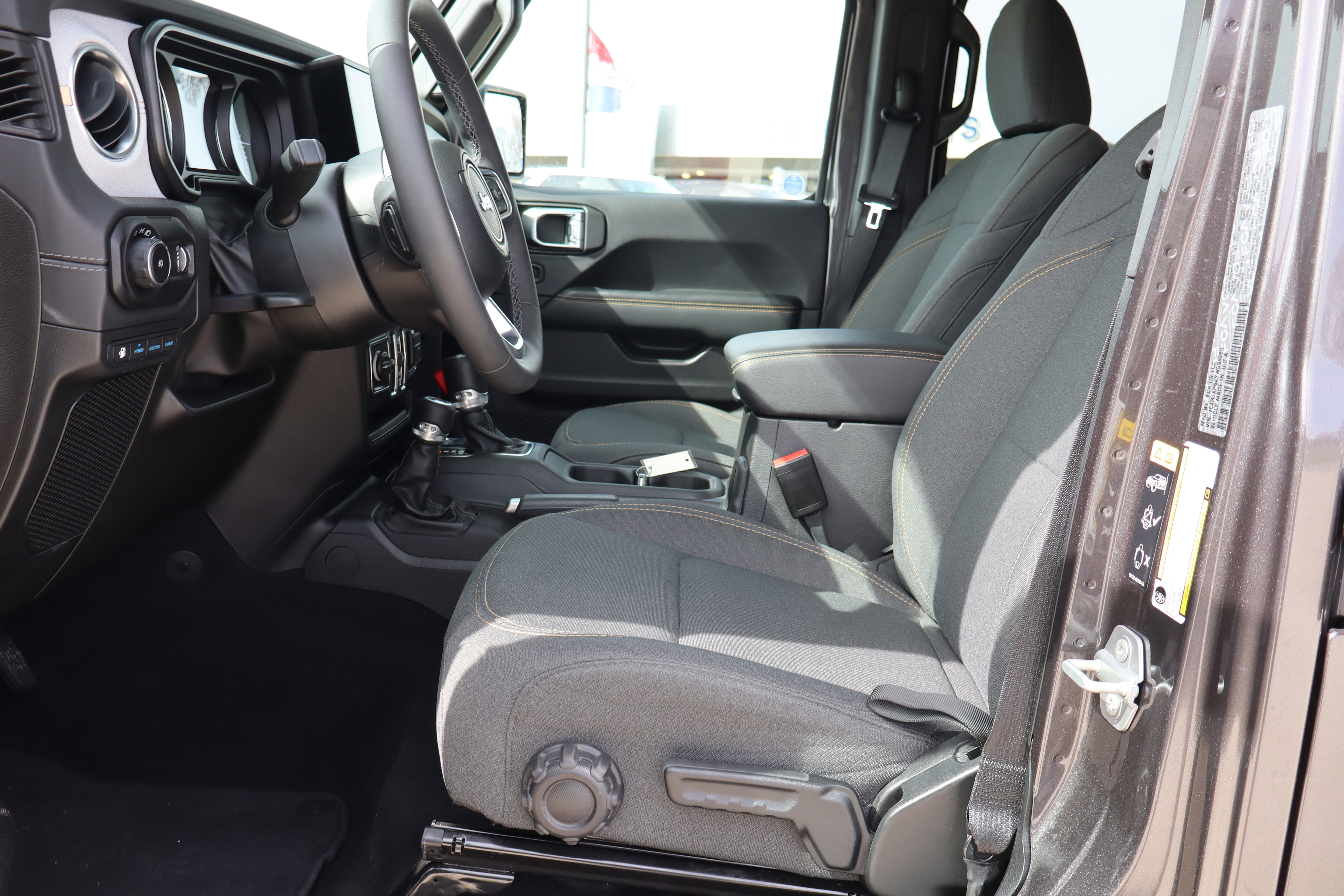 Used 2025 Jeep Wrangler Sahara w/ Safety Group image 10