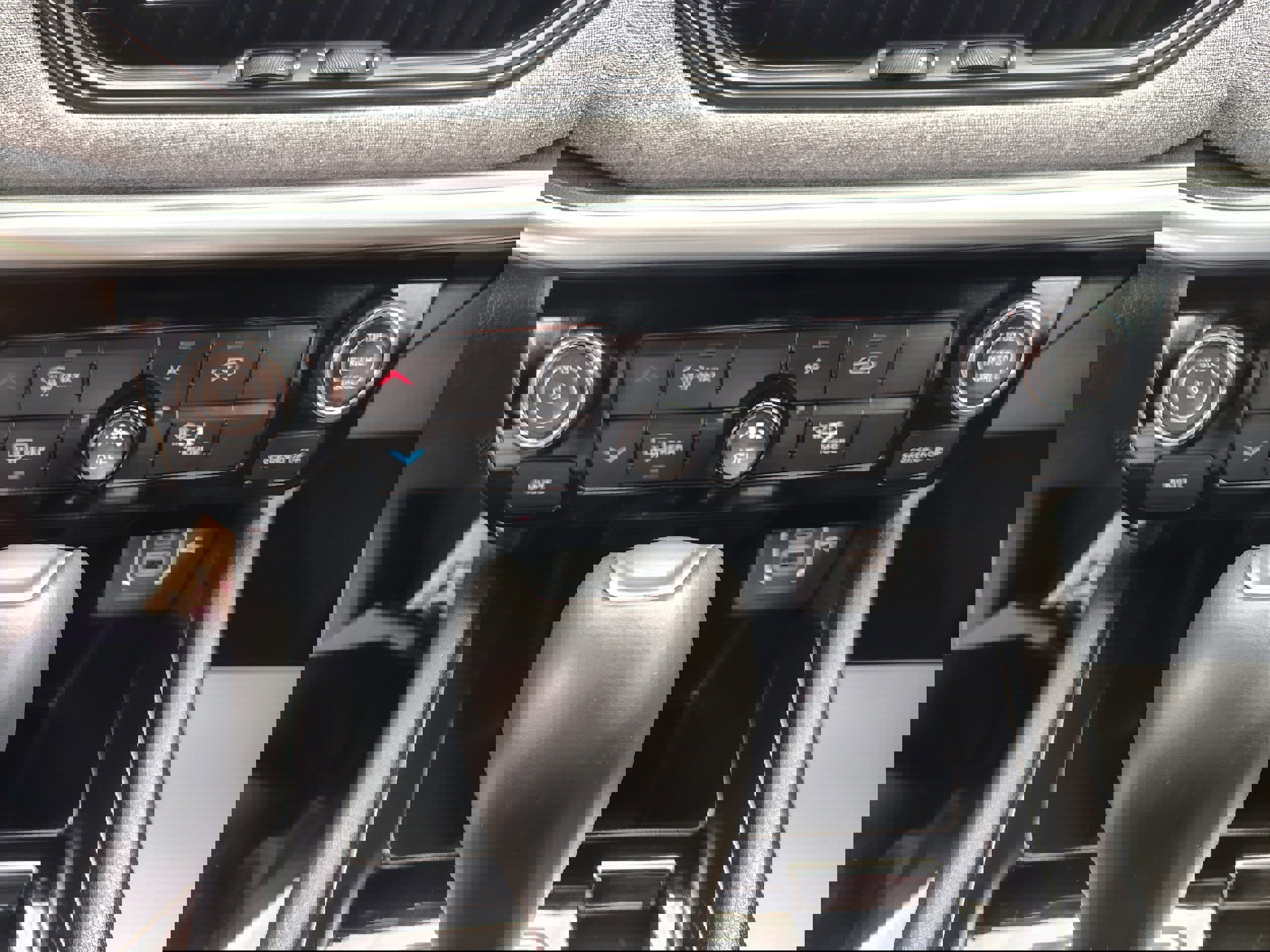 Used 2024 Jeep Compass Latitude image 34