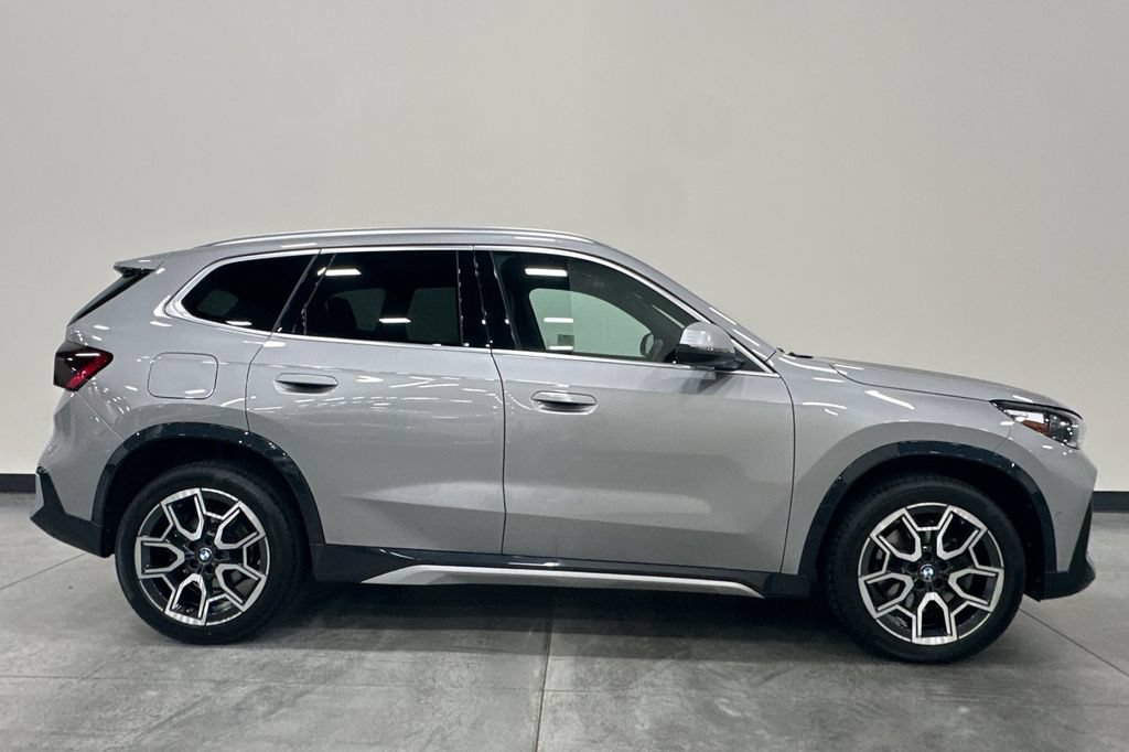 Used 2023 BMW X1 xDrive28i w/ Convenience Package AWD/4WD image 3