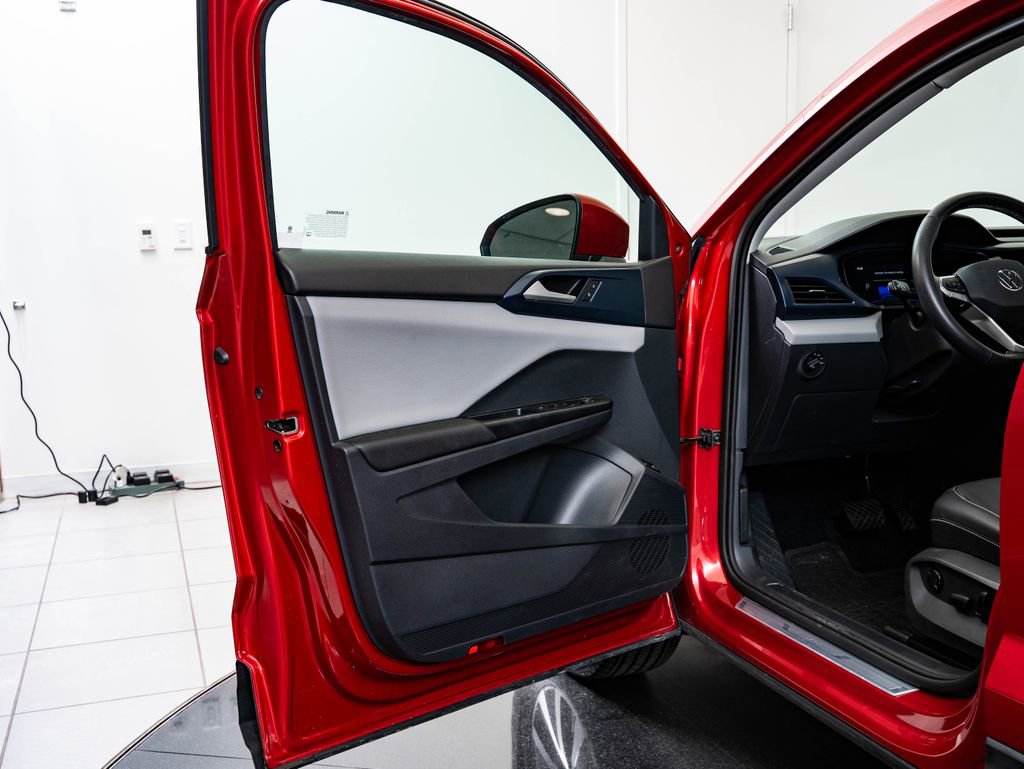 Used 2023 Volkswagen Taos SE w/ Panoramic Sunroof Package FWD image 27