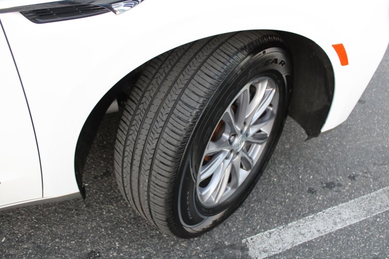 Used 2022 Buick Enclave Essence image 19