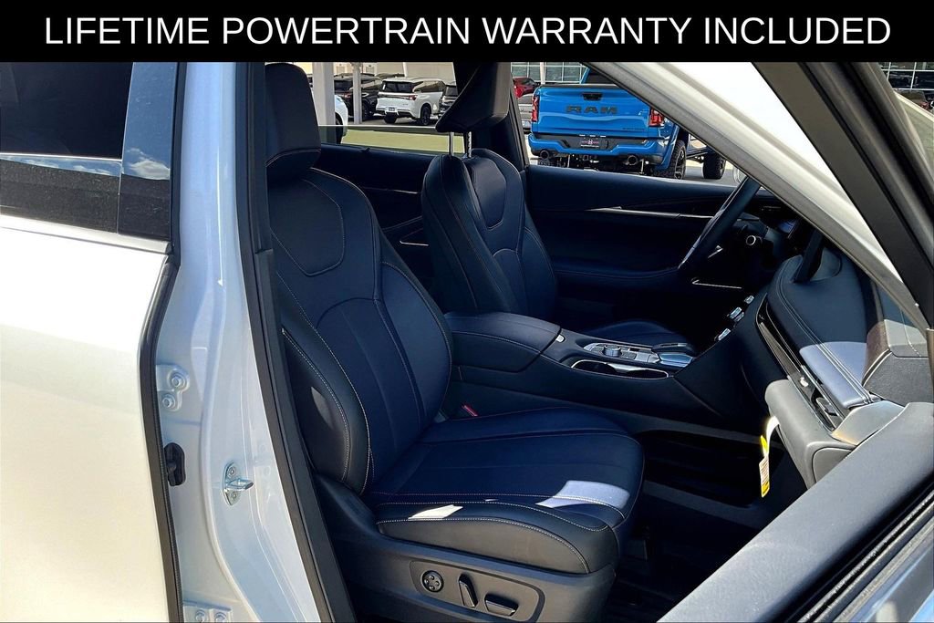 Certified 2026 INFINITI QX60 Sport w/ Dark Cargo Package image 10