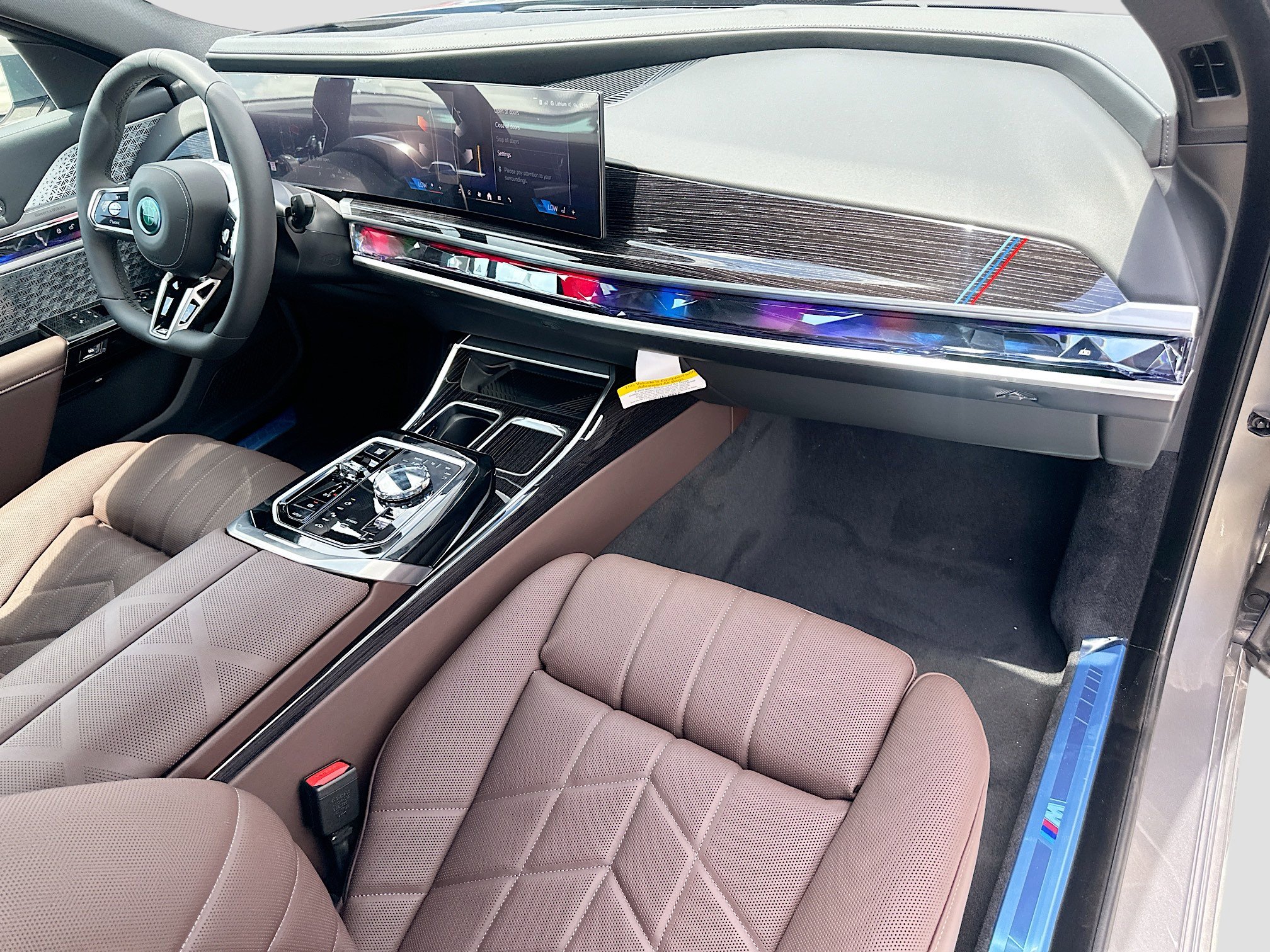 New 2025 BMW 750e xDrive w/ Executive Package image 25