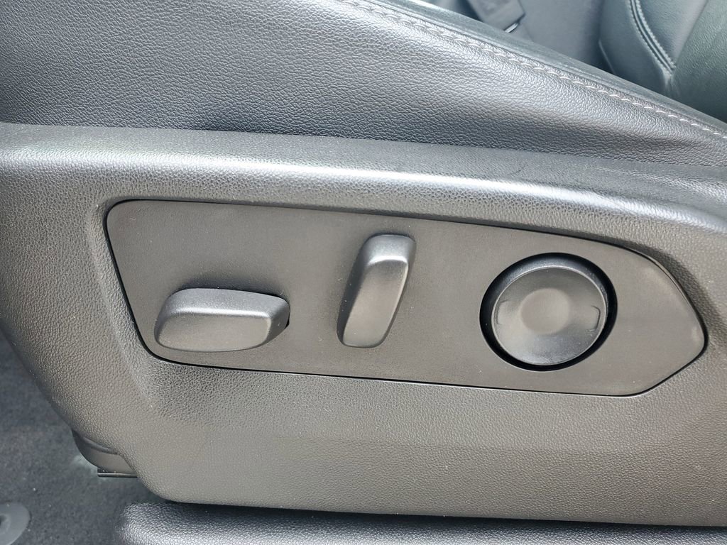 Used 2021 Chevrolet Suburban LT image 22