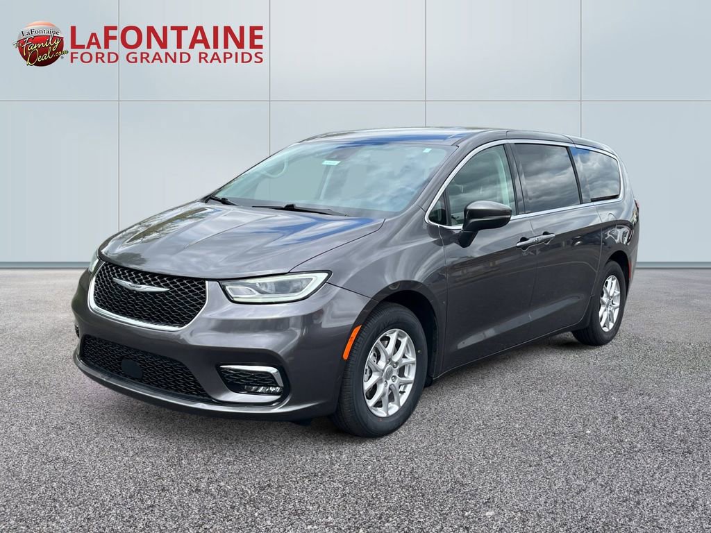 Used 2023 Chrysler Pacifica Touring-L FWD image 1