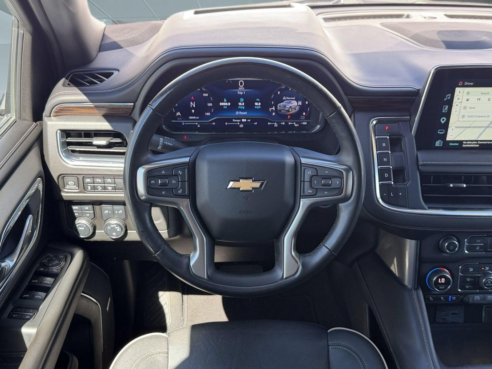 Used 2023 Chevrolet Suburban Premier w/ Premium Package 2 AWD/4WD image 28