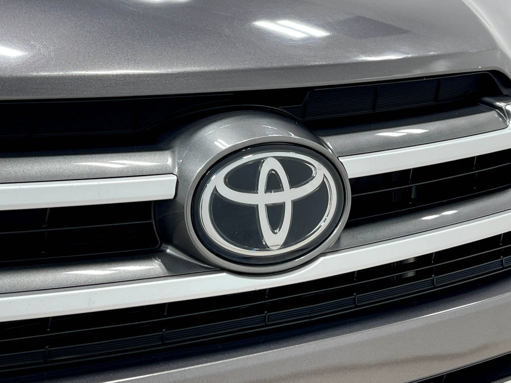 Used 2019 Toyota Highlander XLE AWD/4WD image 41